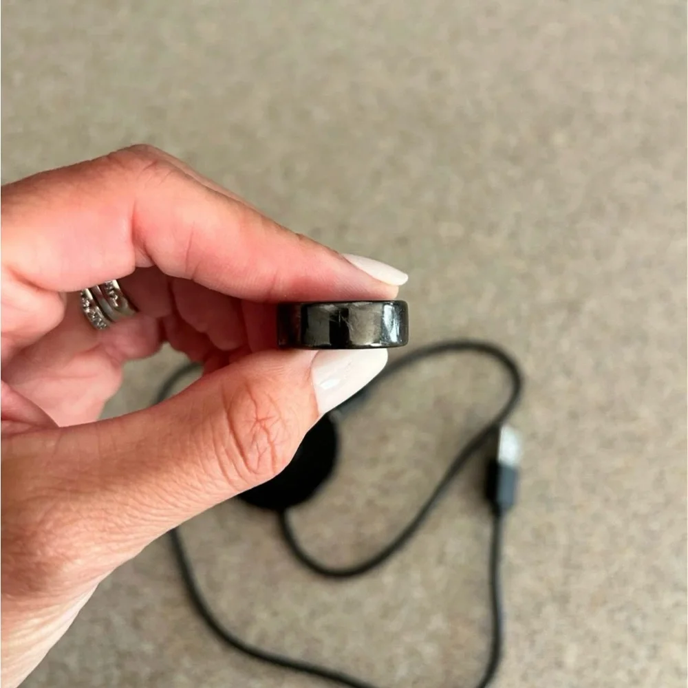 Oura Black Smart Ring with Charger